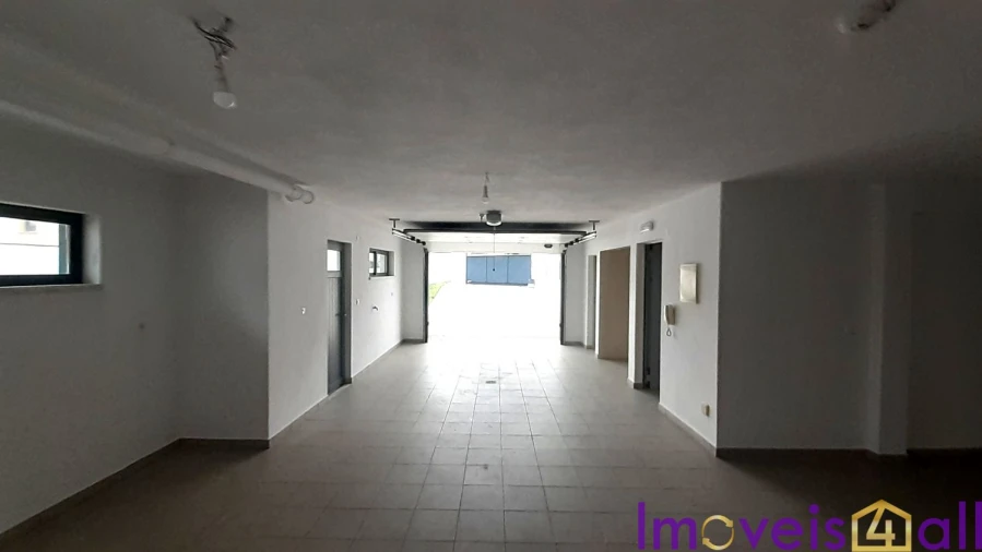 Moradia T5 para Venda em Laranjeiro e Feijó Foto 9