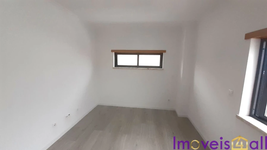 Moradia T5 para Venda em Laranjeiro e Feijó Foto 31
