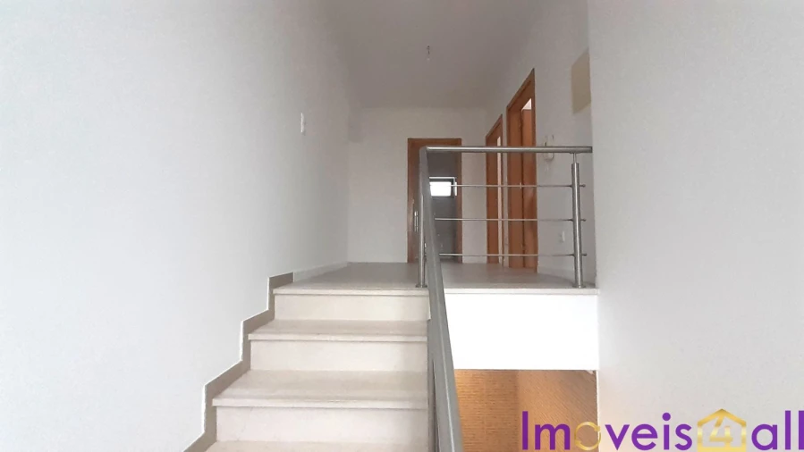 Moradia T5 para Venda em Laranjeiro e Feijó Foto 25