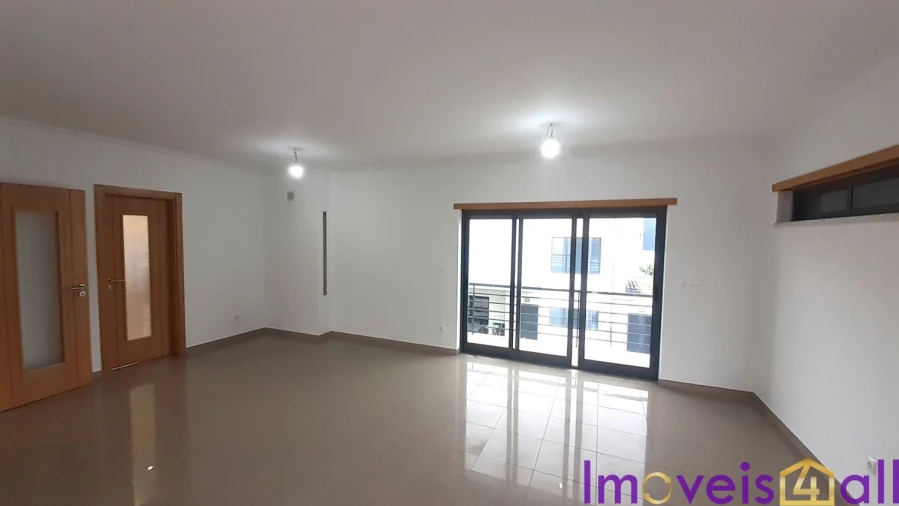 Moradia T5 para Venda em Laranjeiro e Feijó Foto 18
