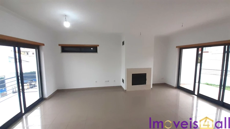 Moradia T5 para Venda em Laranjeiro e Feijó Foto 21