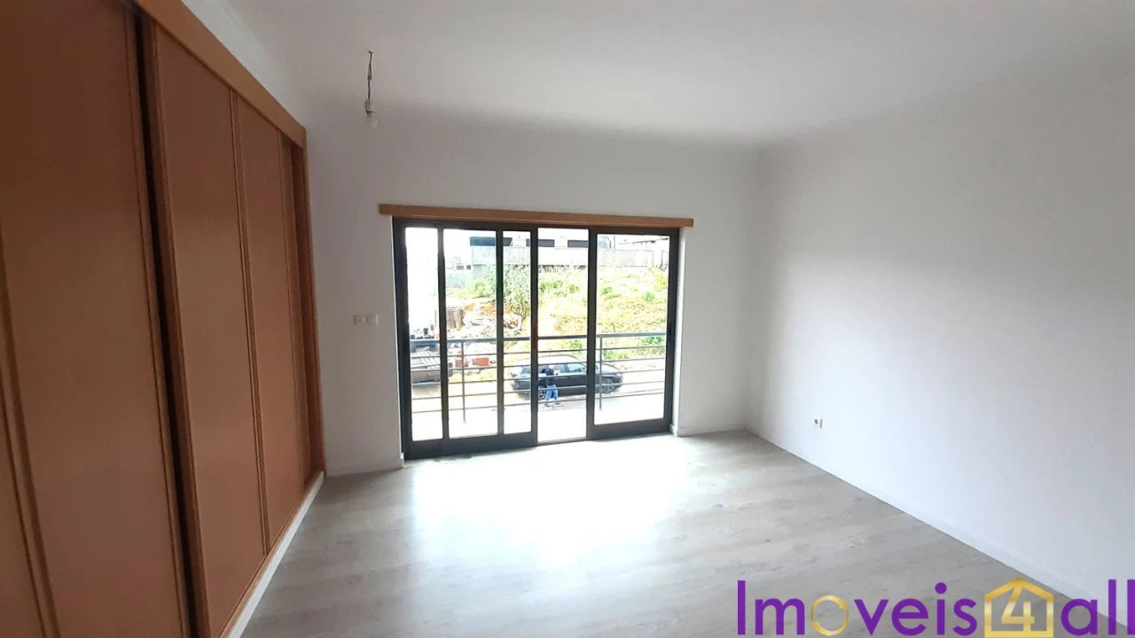 Moradia T5 para Venda em Laranjeiro e Feijó Foto 34