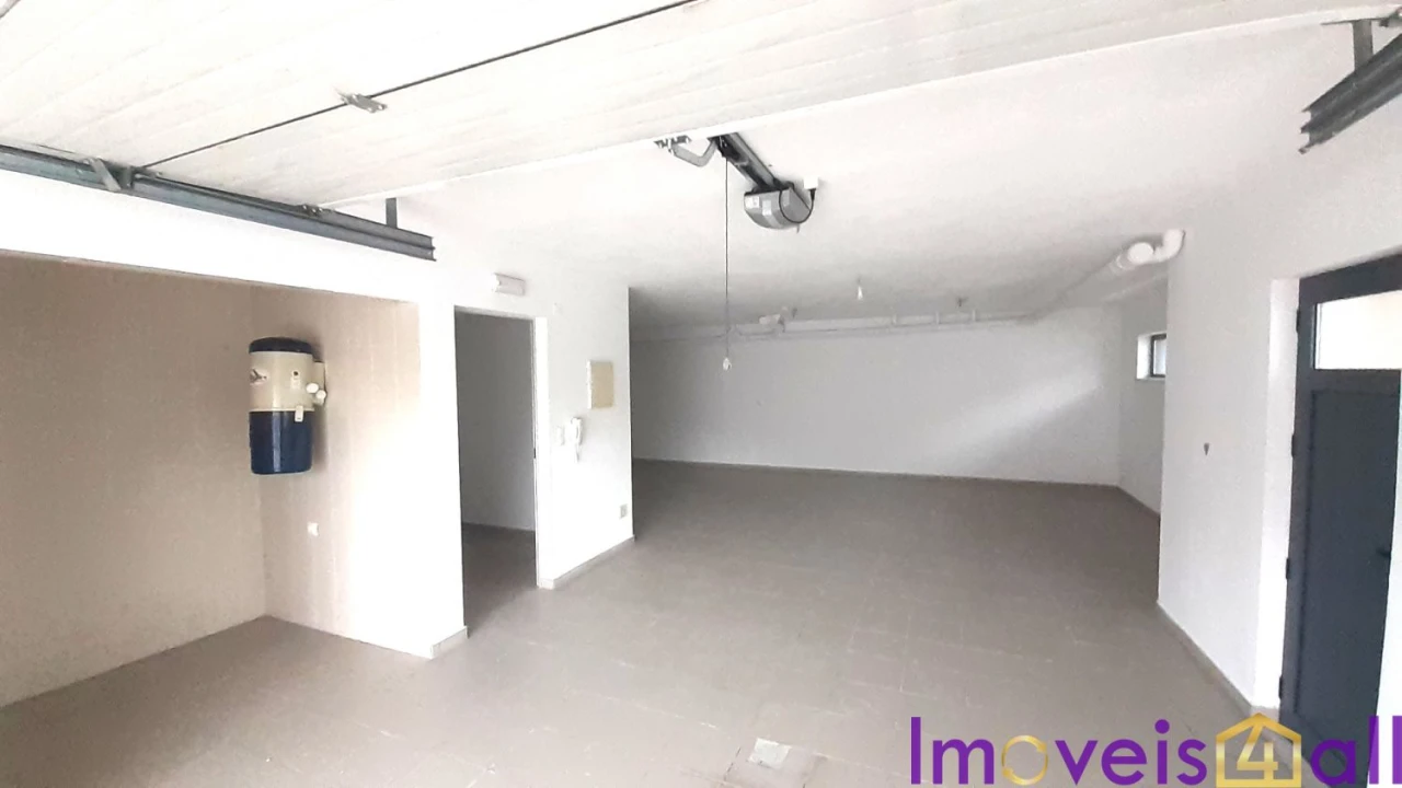 Moradia T5 para Venda em Laranjeiro e Feijó Foto 11