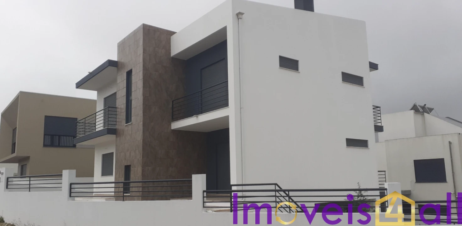 Moradia T5 para Venda em Laranjeiro e Feijó Foto 13