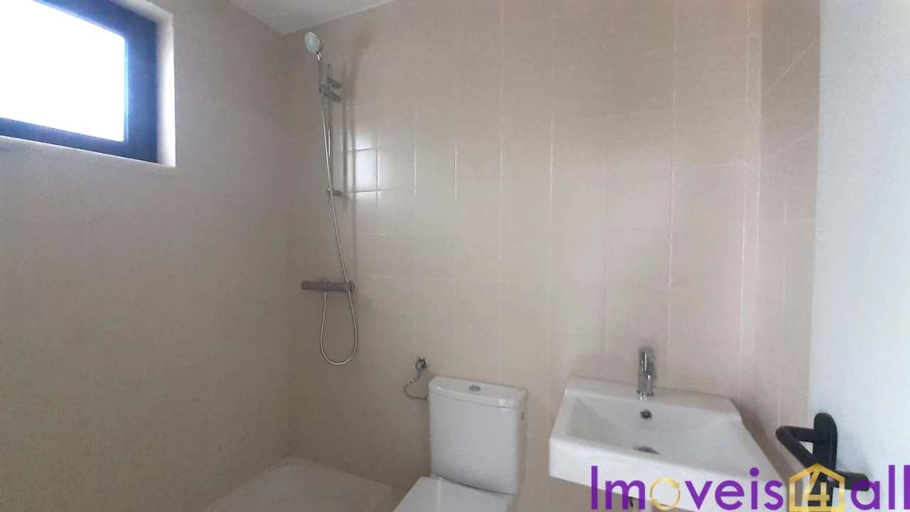 Moradia T5 para Venda em Laranjeiro e Feijó Foto 15