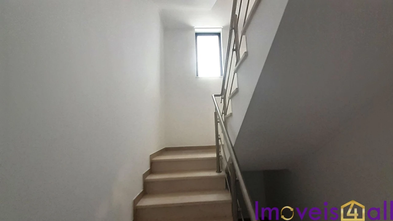 Moradia T5 para Venda em Laranjeiro e Feijó Foto 16