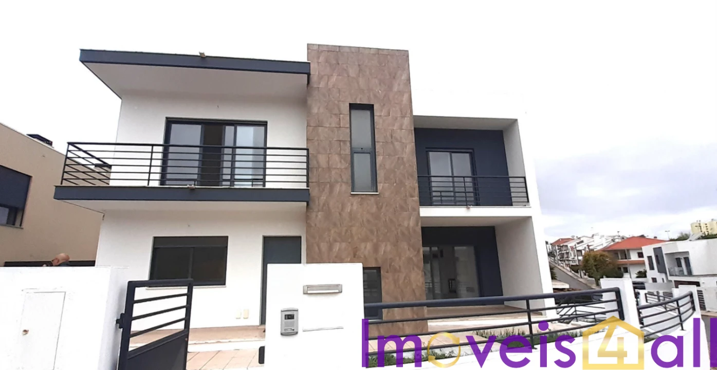 Moradia T5 para Venda em Laranjeiro e Feijó Foto 12