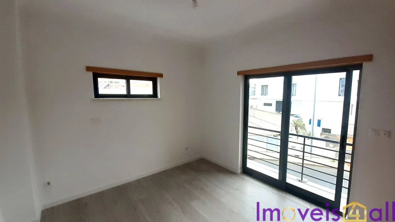 Moradia T5 para Venda em Laranjeiro e Feijó Foto 38