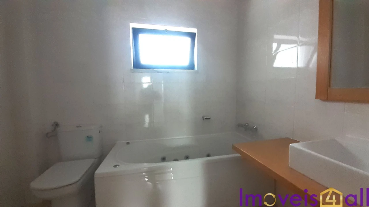 Moradia T5 para Venda em Laranjeiro e Feijó Foto 27