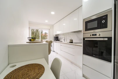 Apartamento T3 para Venda em Massamá e Monte Abraão
