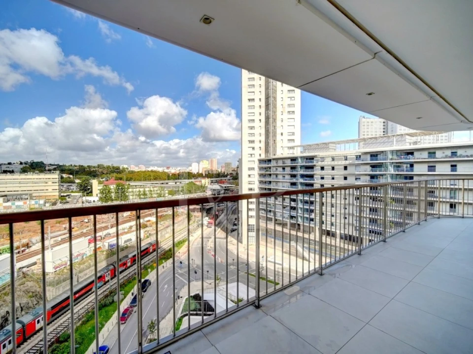 Apartamento T1 para Arrendamento em Campolide Foto 8