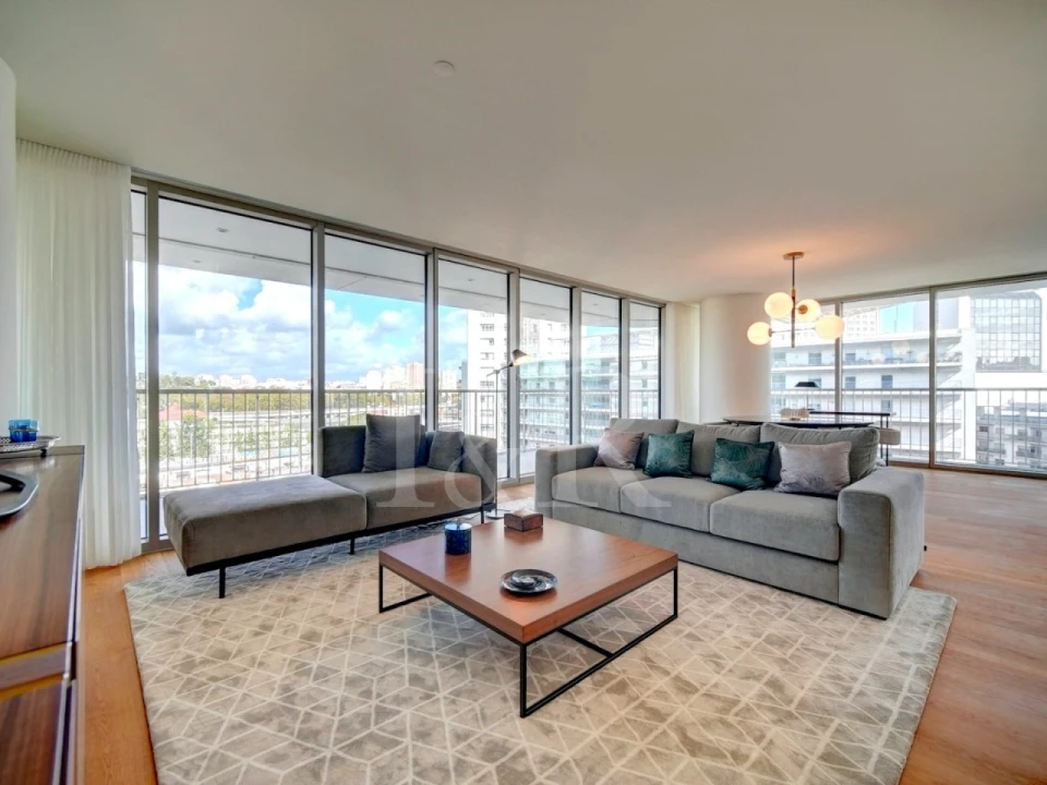 Apartamento T1 para Arrendamento em Campolide Foto 12