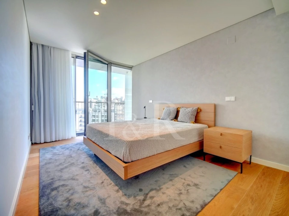 Apartamento T1 para Arrendamento em Campolide Foto 14