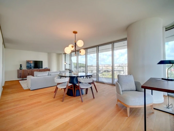 Apartamento T1 para Arrendamento em Campolide Foto 2
