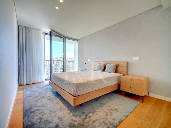 Apartamento T1 para Arrendamento em Campolide Foto 14