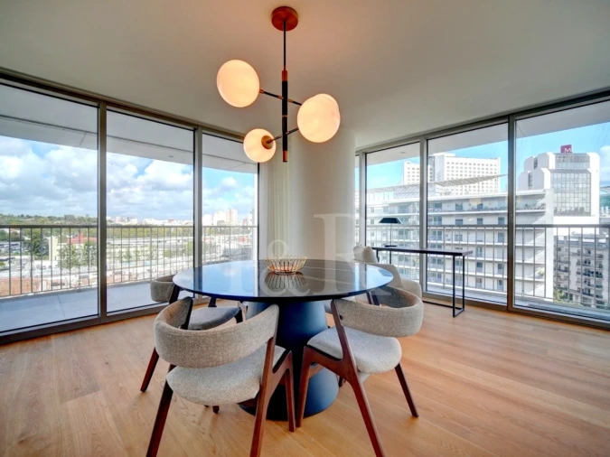 Apartamento T1 para Arrendamento em Campolide Foto 16