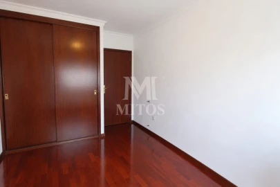 Apartamento T1 para Venda em Valongo