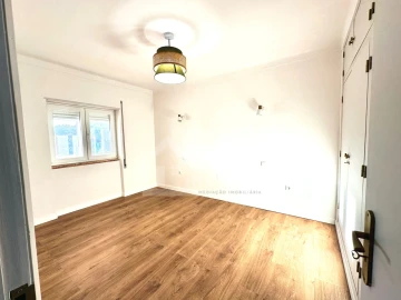 Apartamento T5 para Venda em Ansião
