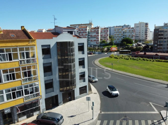 Prédio para Venda em Falagueira-Venda Nova Foto 19