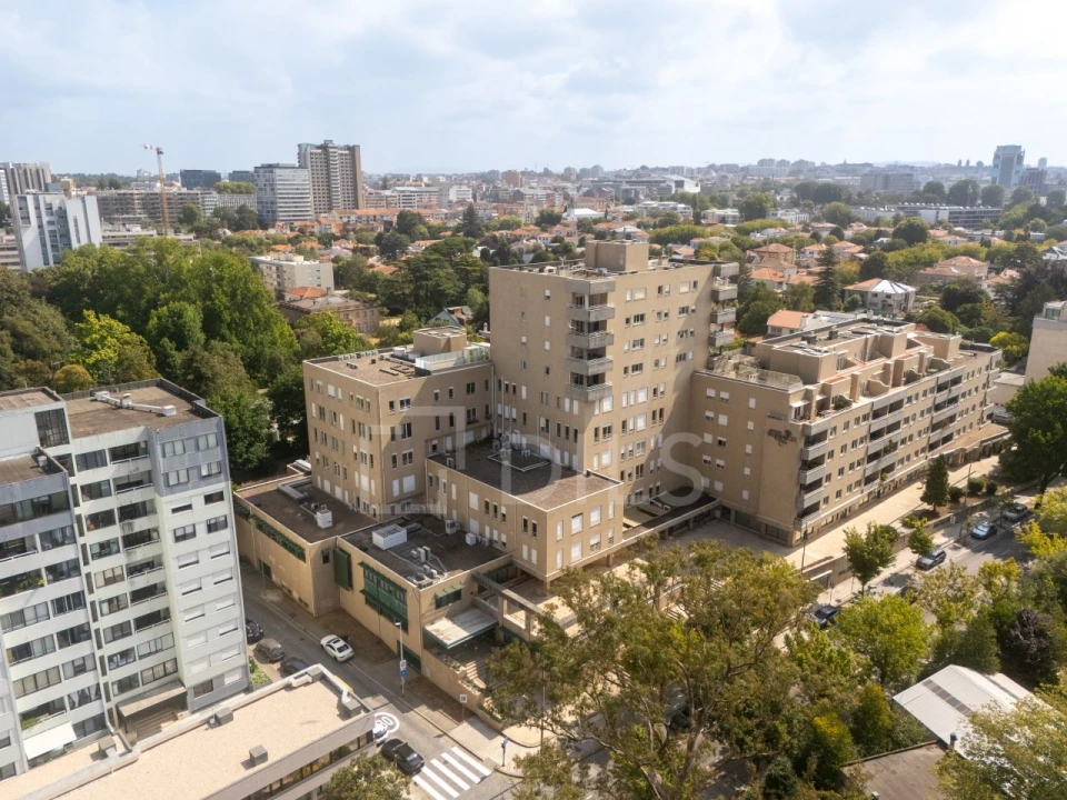 Escritório para Venda em Lordelo do Ouro e Massarelos Foto 1