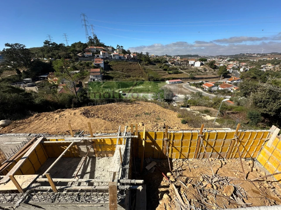 Moradia T4 para Venda em Almargem do Bispo, Pêro Pinheiro e Montelavar Foto 5