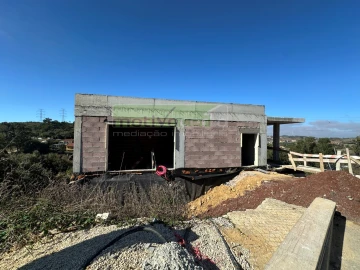 Moradia T4 para Venda em Almargem do Bispo, Pêro Pinheiro e Montelavar