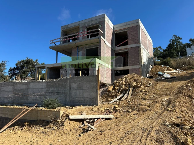 Moradia T4 para Venda em Almargem do Bispo, Pêro Pinheiro e Montelavar Foto 2