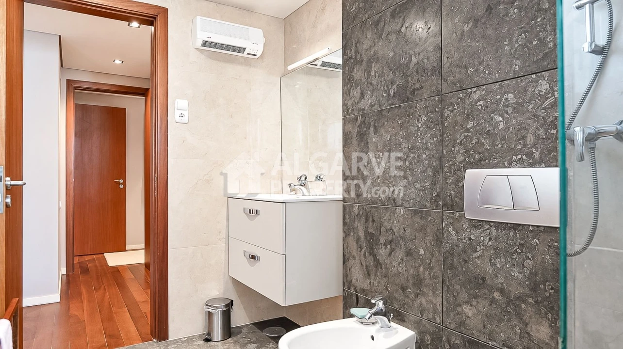 Apartamento T3 para Venda em Quarteira Foto 34