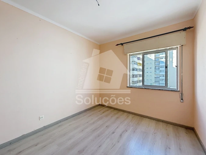 Apartamento T3 para Venda em Portimão Foto 3