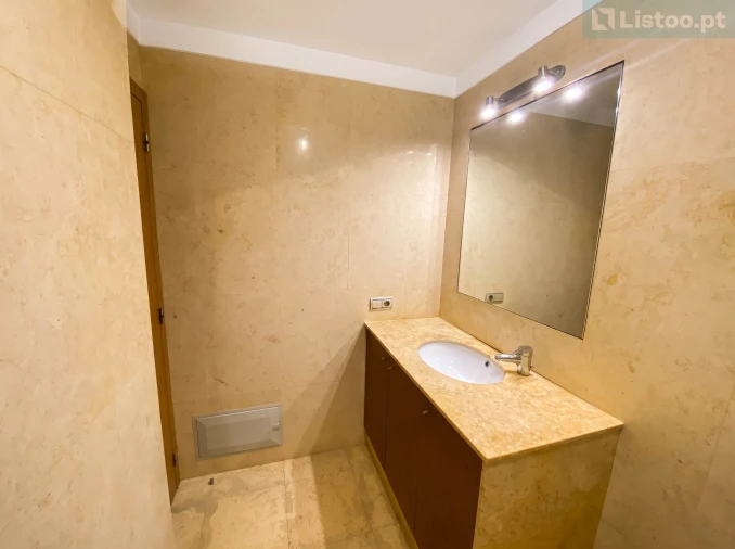 Apartamento T2 para Venda em Ramalde Foto 14