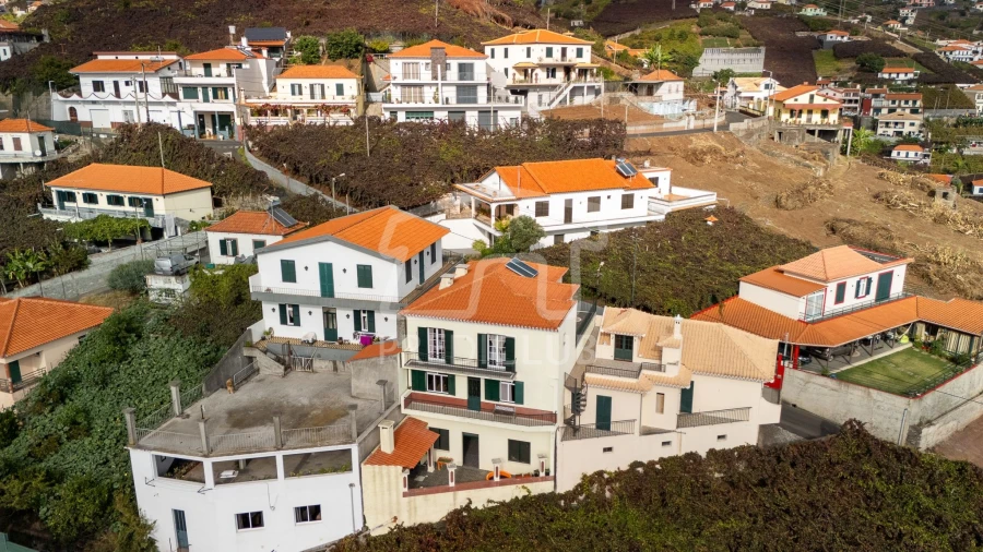 Moradia T3 para Venda em Camara de Lobos Foto 12