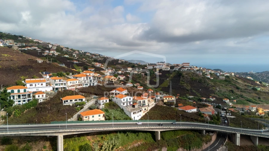 Moradia T3 para Venda em Camara de Lobos Foto 8