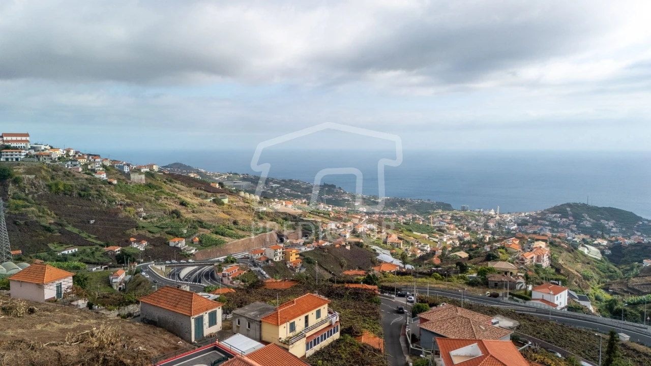 Moradia T3 para Venda em Camara de Lobos Foto 4