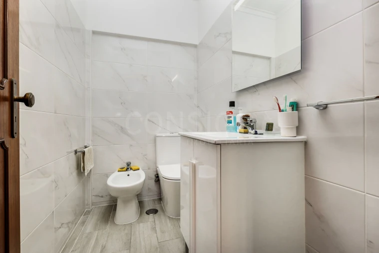Apartamento T3 para Venda em Porto Salvo Foto 21