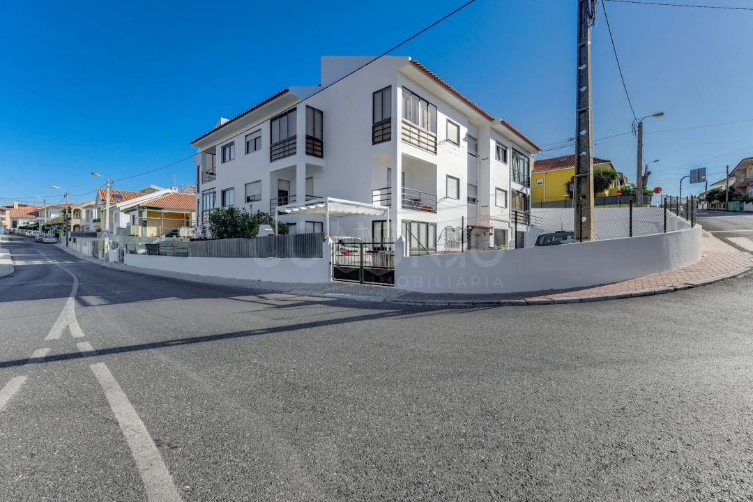 Apartamento T3 para Venda em Porto Salvo Foto 1