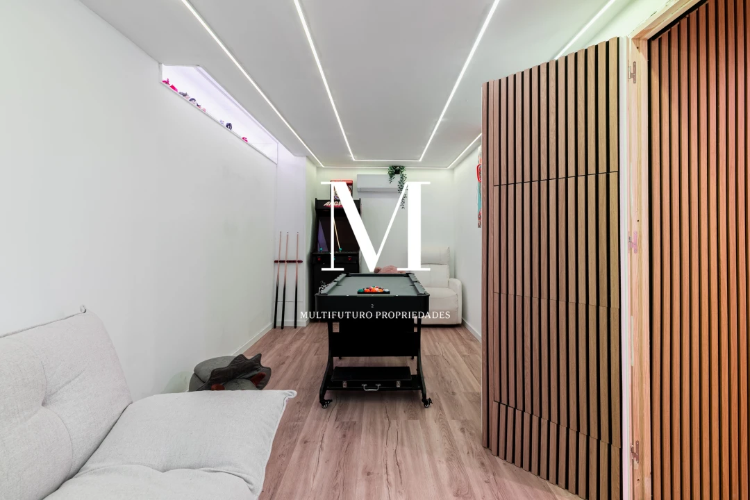 Moradia T4 para Venda em Santa Marinha e São Pedro da Afurada Foto 31