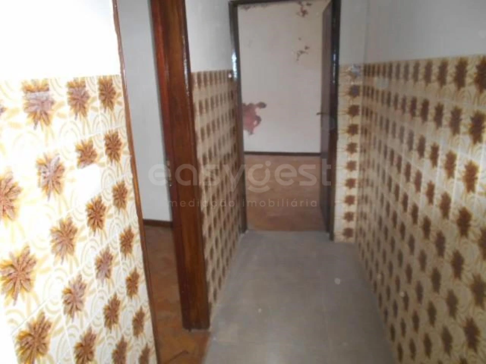 Moradia T2 para Venda em Forno Telheiro Foto 4