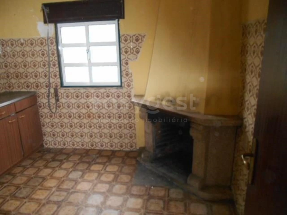 Moradia T2 para Venda em Forno Telheiro Foto 6