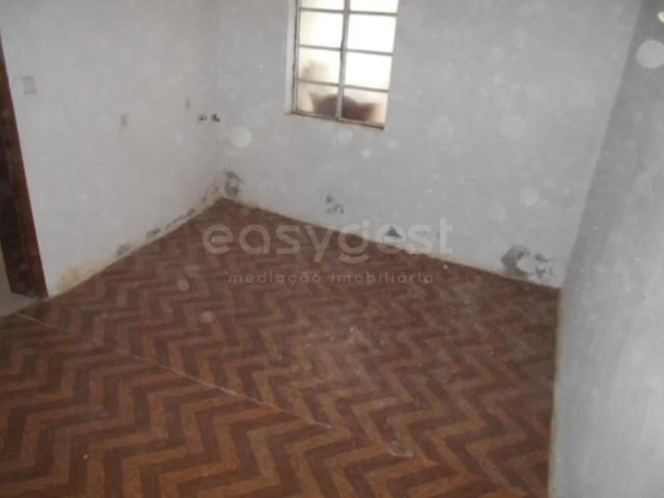 Moradia T2 para Venda em Forno Telheiro Foto 8