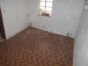 Moradia T2 para Venda em Forno Telheiro