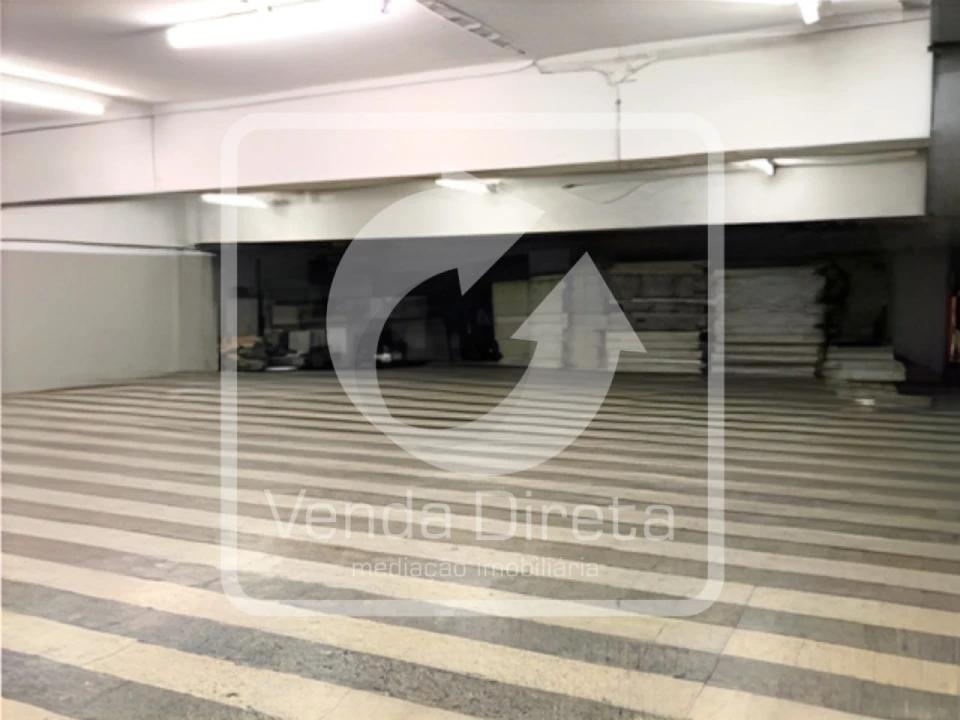 Garagem para Venda em São Domingos de Benfica Foto 17