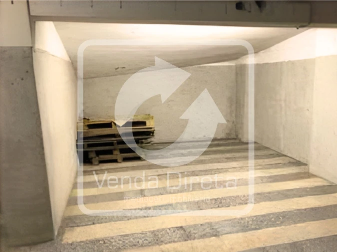 Garagem para Venda em São Domingos de Benfica Foto 18