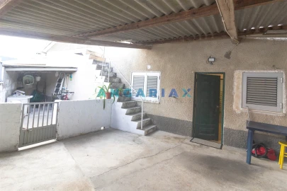 Moradia T2 para Arrendamento em Calvaria de Cima