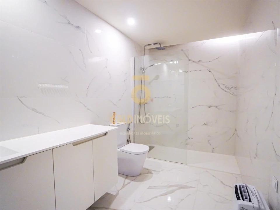Apartamento T1 para Arrendamento em Sobrado e Bairros Foto 8