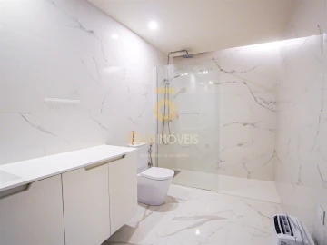 Apartamento T1 para Arrendamento em Sobrado e Bairros