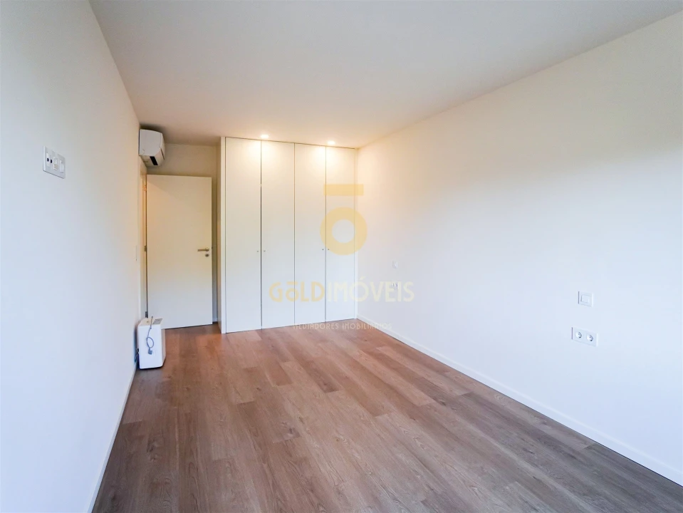 Apartamento T1 para Arrendamento em Sobrado e Bairros Foto 6