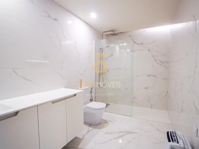 Apartamento T1 para Arrendamento em Sobrado e Bairros Foto 8