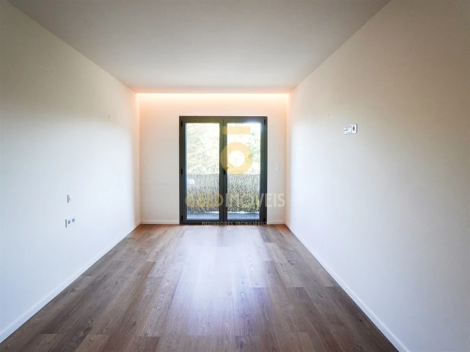 Apartamento T1 para Arrendamento em Sobrado e Bairros Foto 7