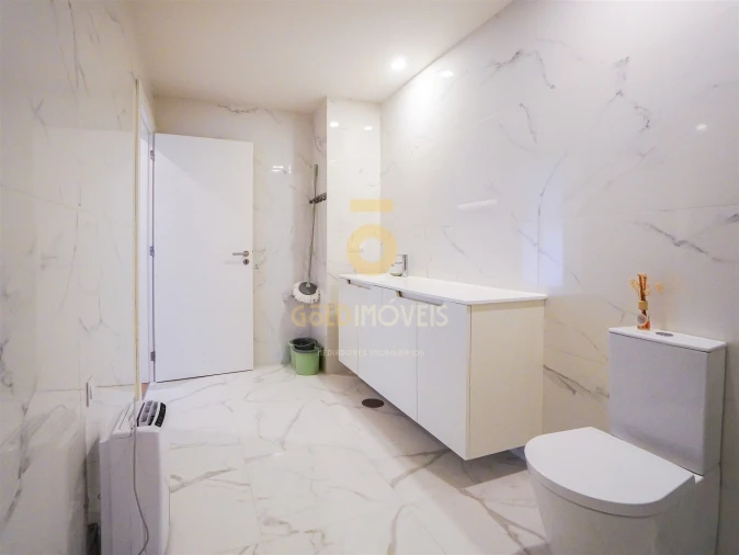Apartamento T1 para Arrendamento em Sobrado e Bairros Foto 9