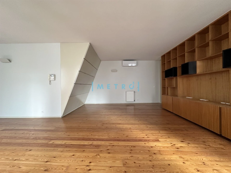 Apartamento T2 para Arrendamento em Cedofeita, Santo Ildefonso, Sé, Miragaia, São Nicolau e Vitória Foto 3